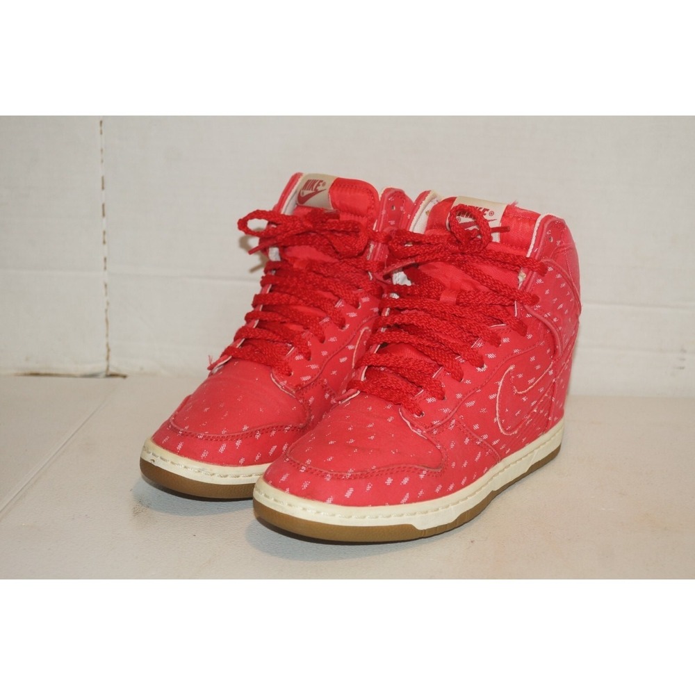 Nike Dunk Sky Hi Women's Size 8.5 Hidden Wedge‎ Heel Shoes Red 543258-600